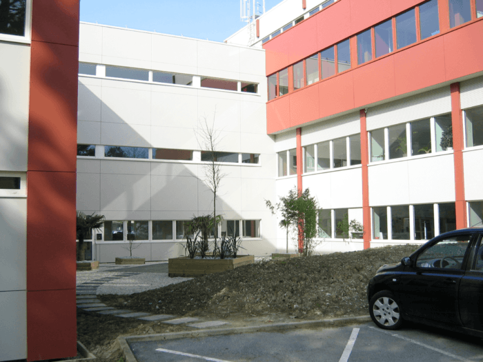 Remplacement de vitrine cassée à Alençon